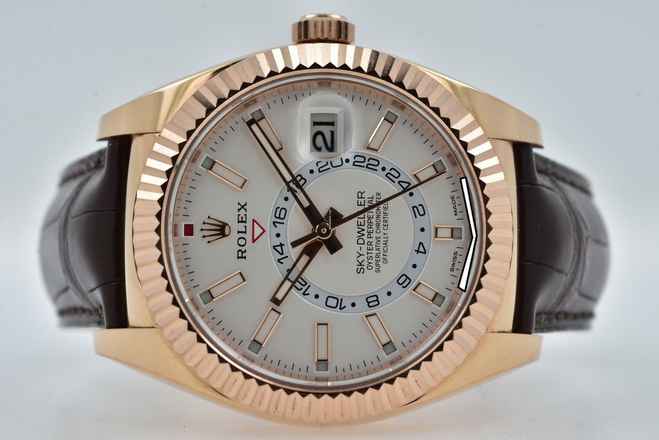  Rolex Sky-Dweller 326135 18k Rose Gold White Dial Full Set 