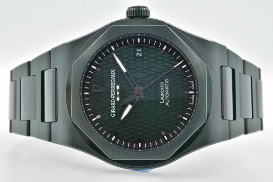  Girard Perregaux Laureato Aston Martin Limited 81005-32-3080-1CX Green Ceramic  