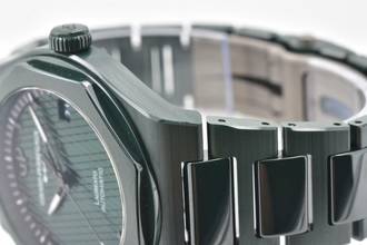 Thumbnail von Girard Perregaux Laureato Aston Martin Limited 81005-32-3080-1CX Green Ceramic