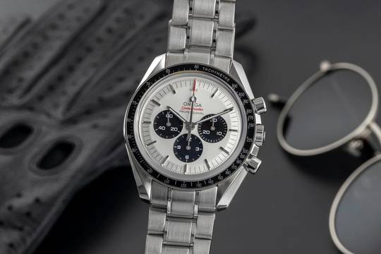  Omega Speedmaster Professional Moonwatch Panda Tokyo Olympics 2020 Ref. 522.30.42.30.04.001  