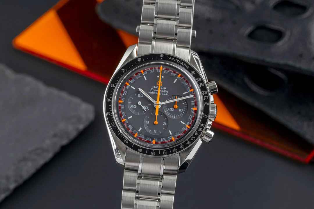  Omega Speedmaster Racing Japan Racing Dial Chronograph Herrenuhr Ref. 3570.40.00  