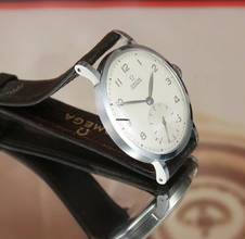 Thumbnail von Omega Mint/NOS Chronometer 2366 in steel with tag & rare dial from the 40's Chronometre