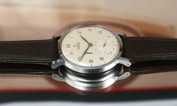 Thumbnail von Omega Mint/NOS Chronometer 2366 in steel with tag & rare dial from the 40's Chronometre
