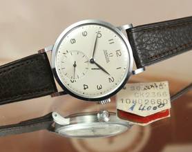 Thumbnail von Omega Mint/NOS Chronometer 2366 in steel with tag & rare dial from the 40's Chronometre