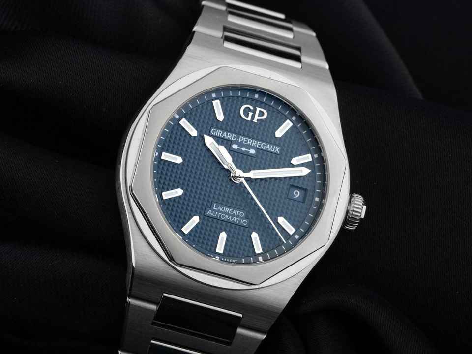  Girard Perregaux Laureato Midnight Blue Ref.81005-11-3460-1CM 2025 Full Set Ungetragen 