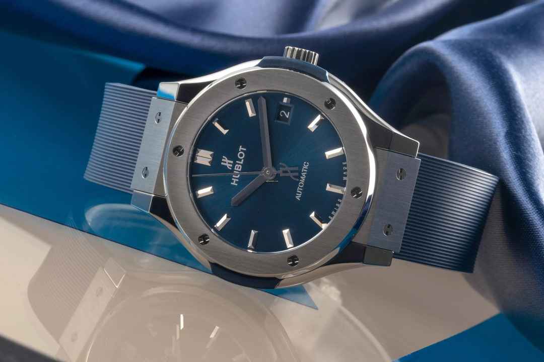 Hublot Classic Fusion Blue Titan Automatik Herrenuhr Ref. 565.NX.7170.LR 