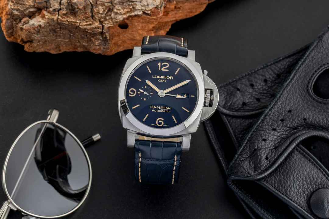  Panerai Luminor GMT Automatic Stahl Herrenuhr Ref. PAM01033 Box & Papiere 2019  