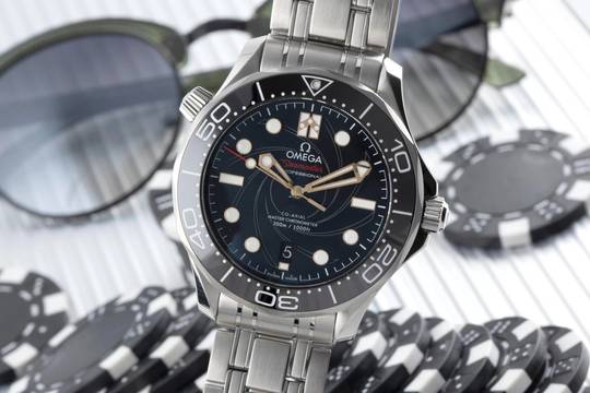  Omega Seamaster Diver 300 M James Bond Automatik Stahl 210.22.42.20.01.004 B&P 
