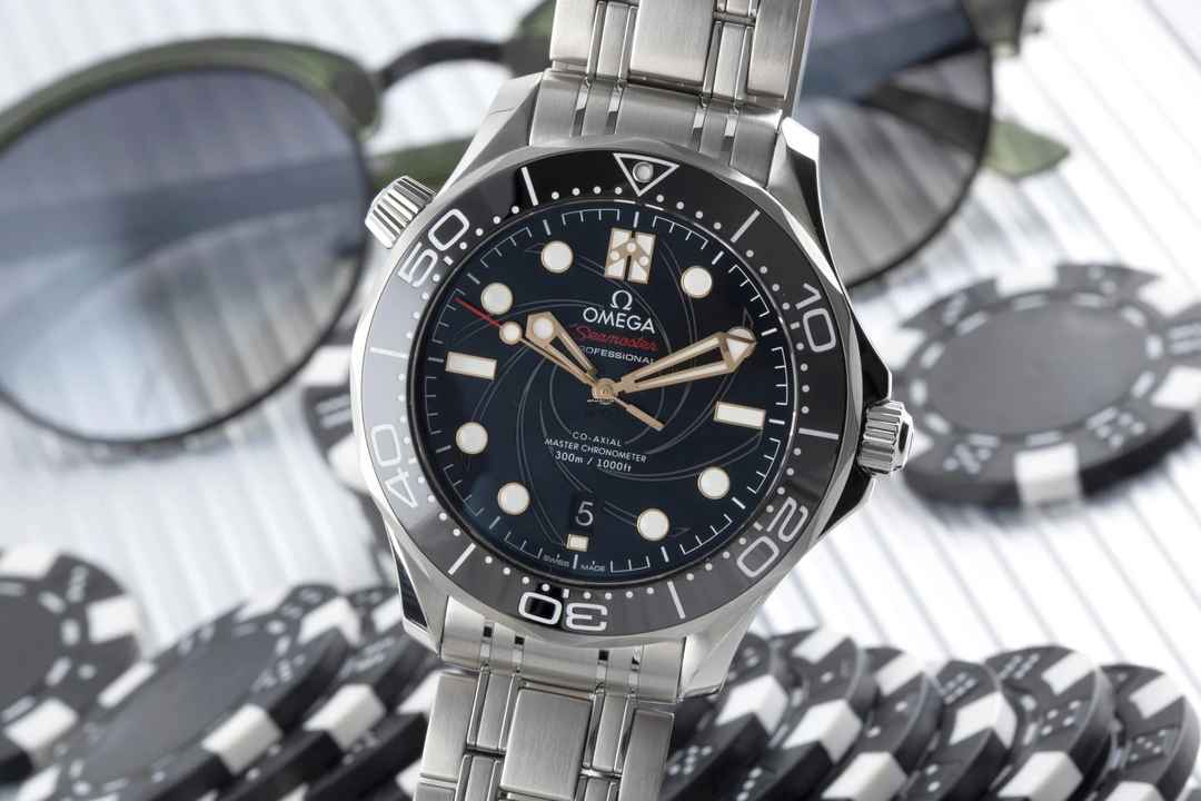  Omega Seamaster Diver 300 M James Bond Automatik Stahl 210.22.42.20.01.004 B&P 