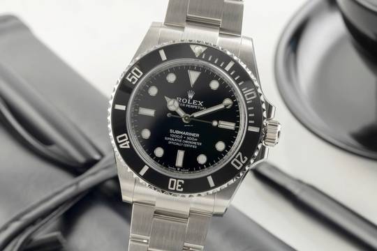  Rolex Submariner (No Date) Stahl Automatik Herrenuhr Ref. M124060 Box & Papiere 2022 