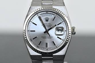 Thumbnail von Rolex Day-Date Oysterquartz very rare Vintage 19019 | Collectors Full Set | white gold