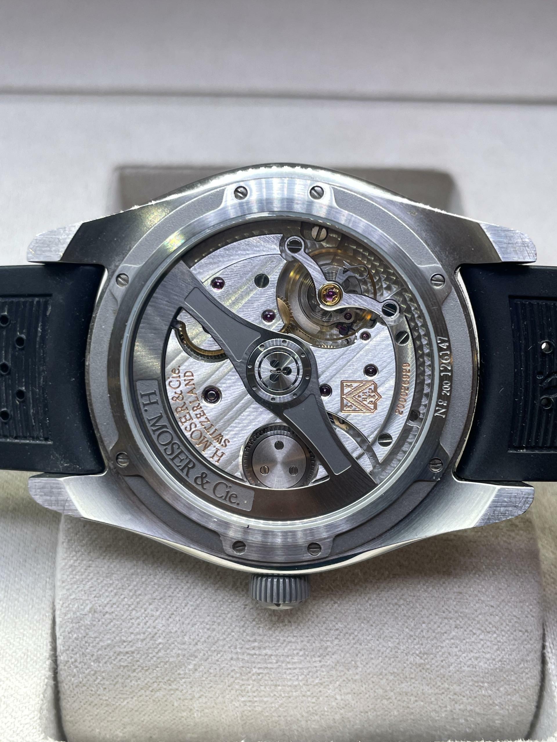 Thumbnail von H.Moser & Cie. Pioneer Centre Seconds Swiss Mad Red Full set with box and papers top condition year 2022