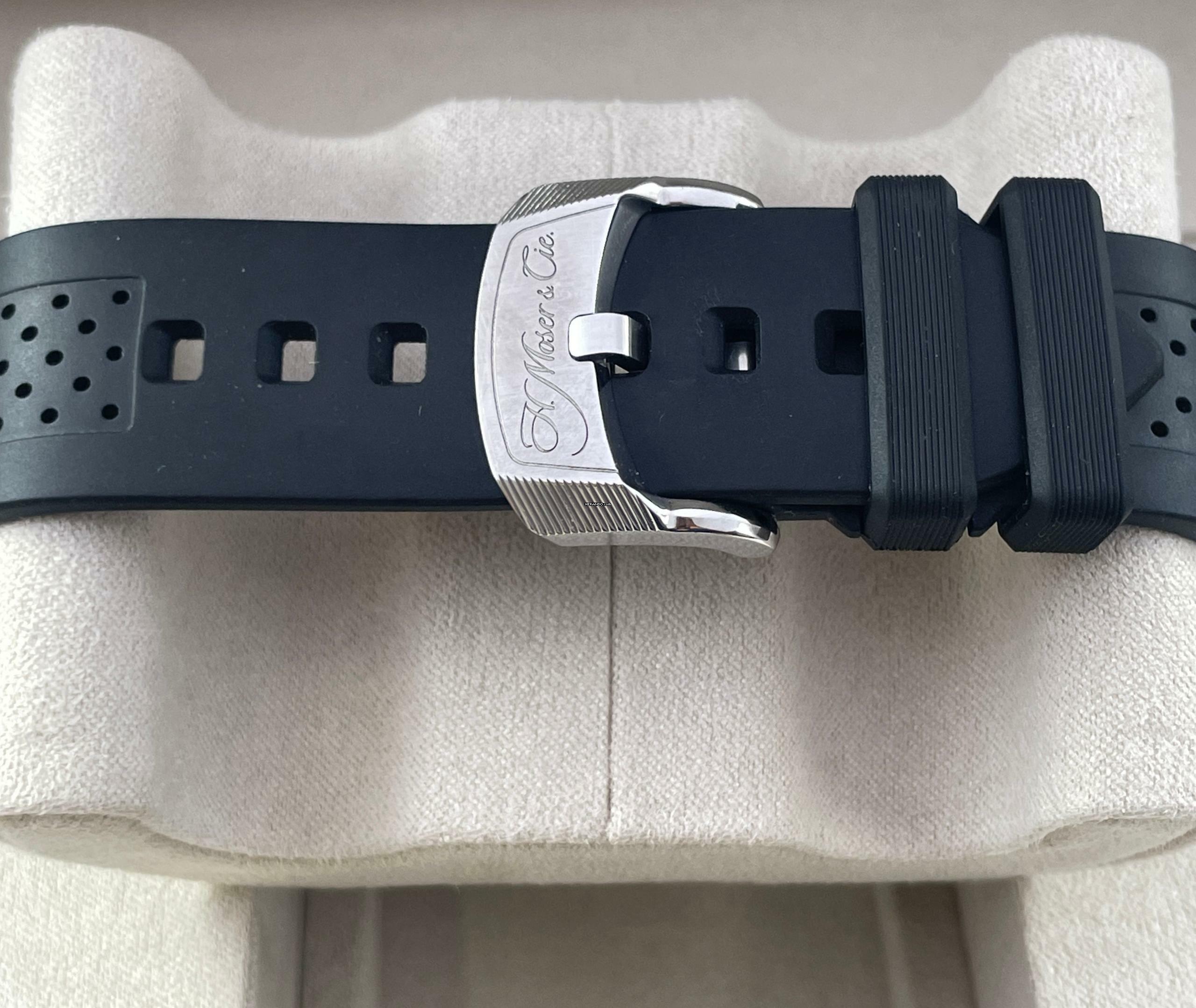 Thumbnail von H.Moser & Cie. Pioneer Centre Seconds Swiss Mad Red Full set with box and papers top condition year 2022