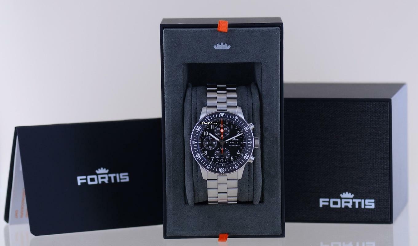 Thumbnail von Fortis N-42 Novonaut Day Date Chronograph Legacy Edition B+P