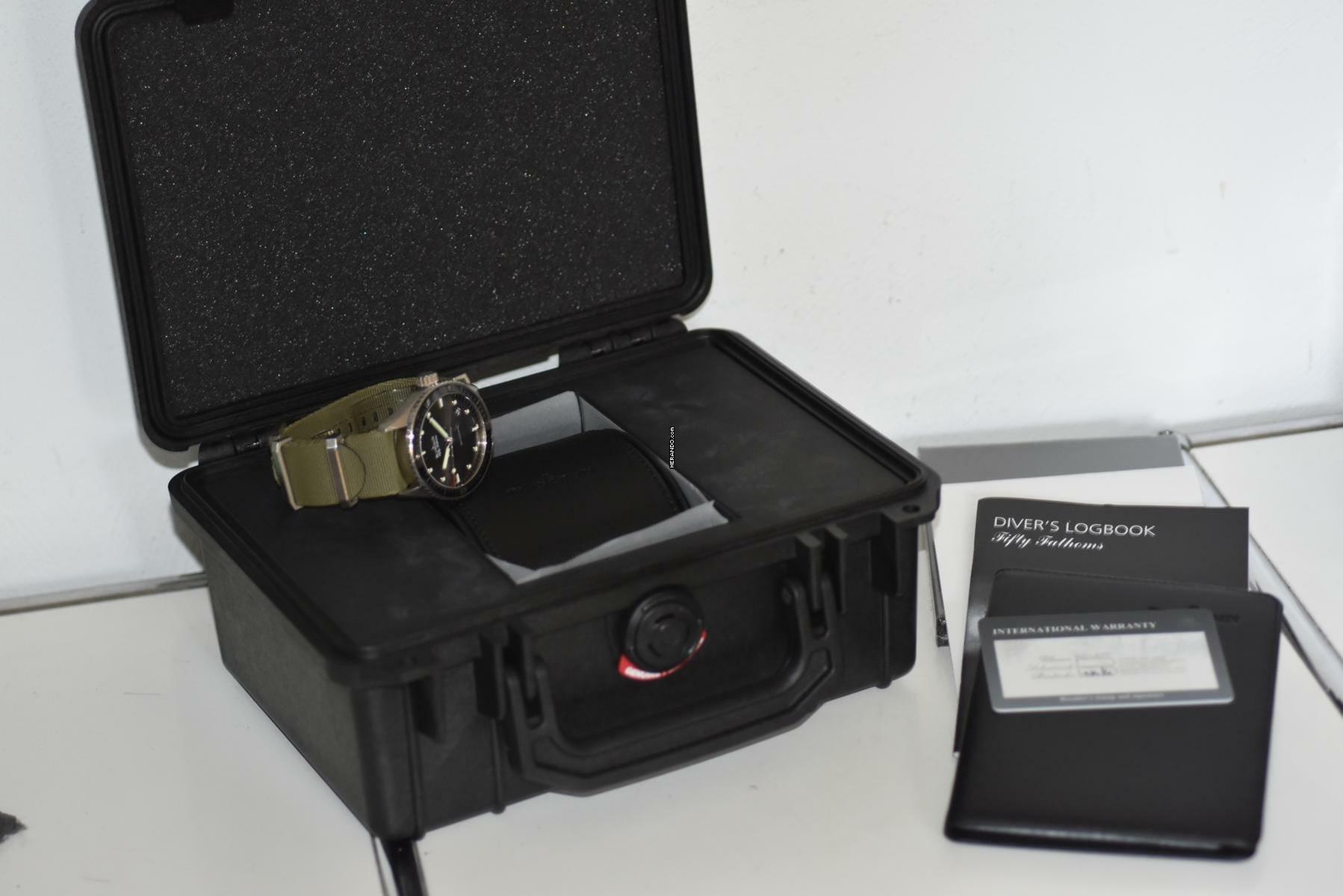 Thumbnail von Blancpain Fifty Fathoms Bathyscaphe 5000-1110-B52A