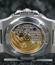 Thumbnail von Patek Philippe Nautilus Green - like New - Fullset - 2021