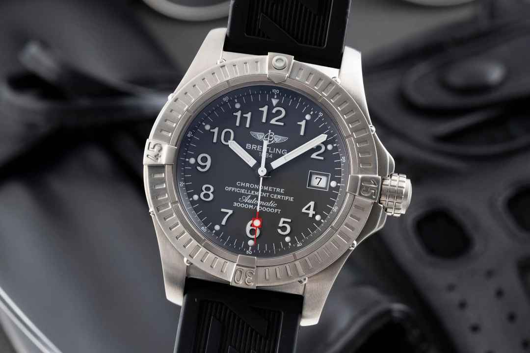  Breitling Avenger Seawolf Grey Dial Titan Automatik Herrenuhr Ref. E17370 B&P 