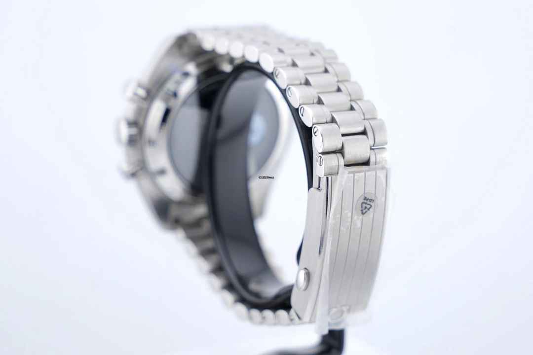  Omega Speedmaster Professional Moonwatch Silver Snoopy Award - UNWORN - With Additional Leather Strap - With Box And Papers - 310.32.42.50.02.001 2024 