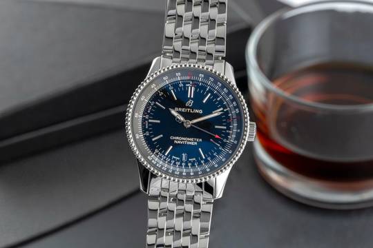  Breitling Navitimer Stahl Automatik Herrenuhr Ref. A17325241B1A1 Papiere 2019 