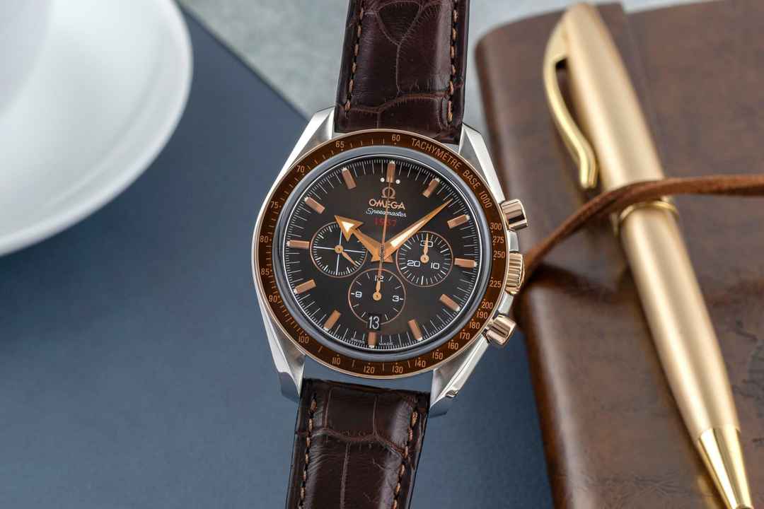  Omega Speedmaster Broad Arrow Chronograph Stahl / Gold Ref. 321.93.42.50.13.001 