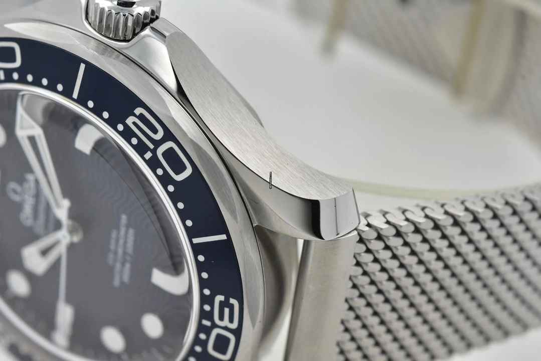  Omega Seamaster Diver 300 M 007 Bond 60th Anniversary Blue Dial 21030422003002 