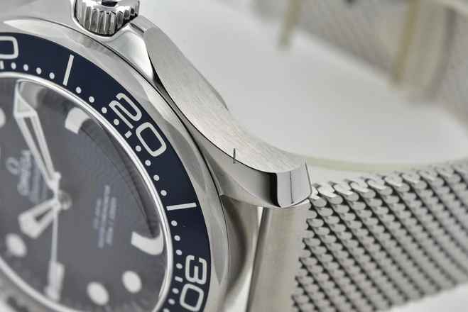  Omega Seamaster Diver 300 M 007 Bond 60th Anniversary Blue Dial 21030422003002 