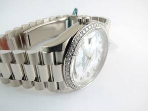 Thumbnail von Rolex Day-Date Mother of Pearl Diamond Dial / Diamond Bezel