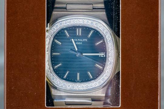  Patek Philippe Nautilus Jumbo | 5713/1G | Whitegold | Diamond Bezel | sealed 