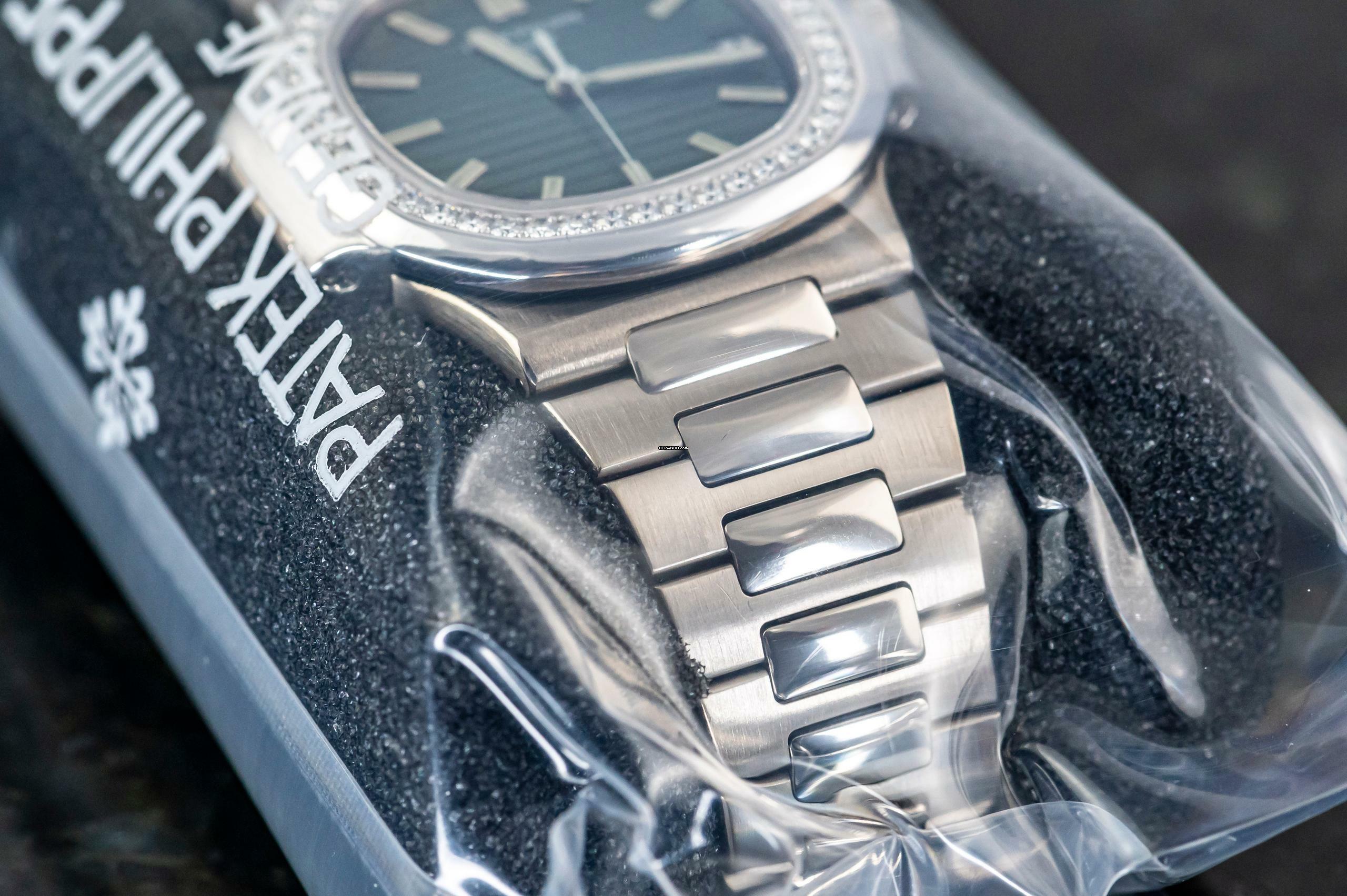 Thumbnail von Patek Philippe Nautilus Jumbo | 5713/1G | Whitegold | Diamond Bezel | sealed