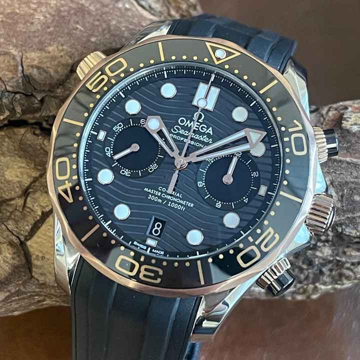  Omega Seamaster Diver 300 M Seamaster Diver Chrono Sedna Gold - FULLSET 2021 - Ref. 21022445101001 