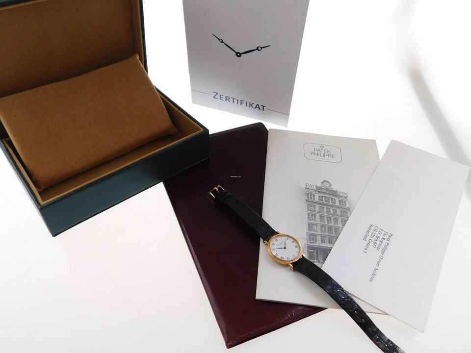  Patek Philippe Calatrava 4819 18 Karat Gelbgold 25 mm mit Zubehör im original Zustand 