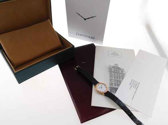  Patek Philippe Calatrava 4819 18 Karat Gelbgold 25 mm mit Zubehör im original Zustand 