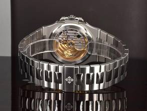 Thumbnail von Patek Philippe Nautilus 5711/1a-014 Green Dial 2021