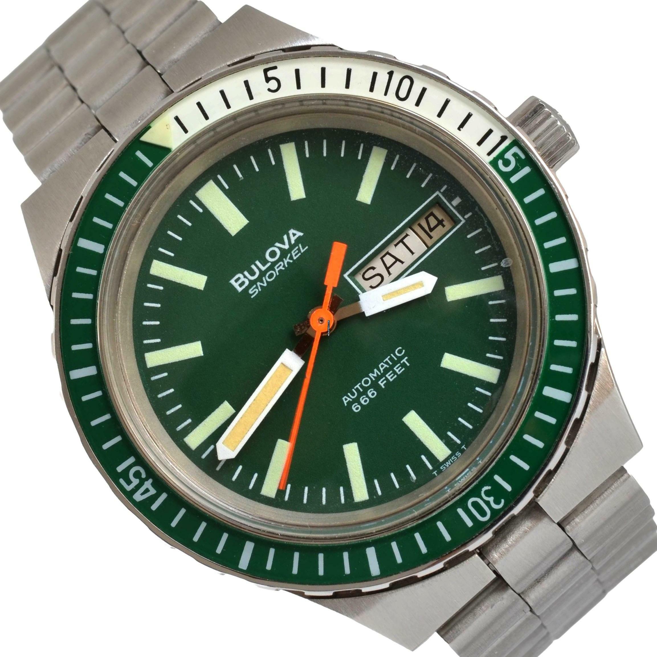 Bulova Snorkel 7202 666FT Diver Day-Date green dial automatic 1974