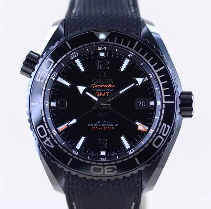 Omega Seamaster Planet Ocean Deep Black Planet Ocean 600M GMT Keramik 45,5 mm Cal. 8906 B+P 