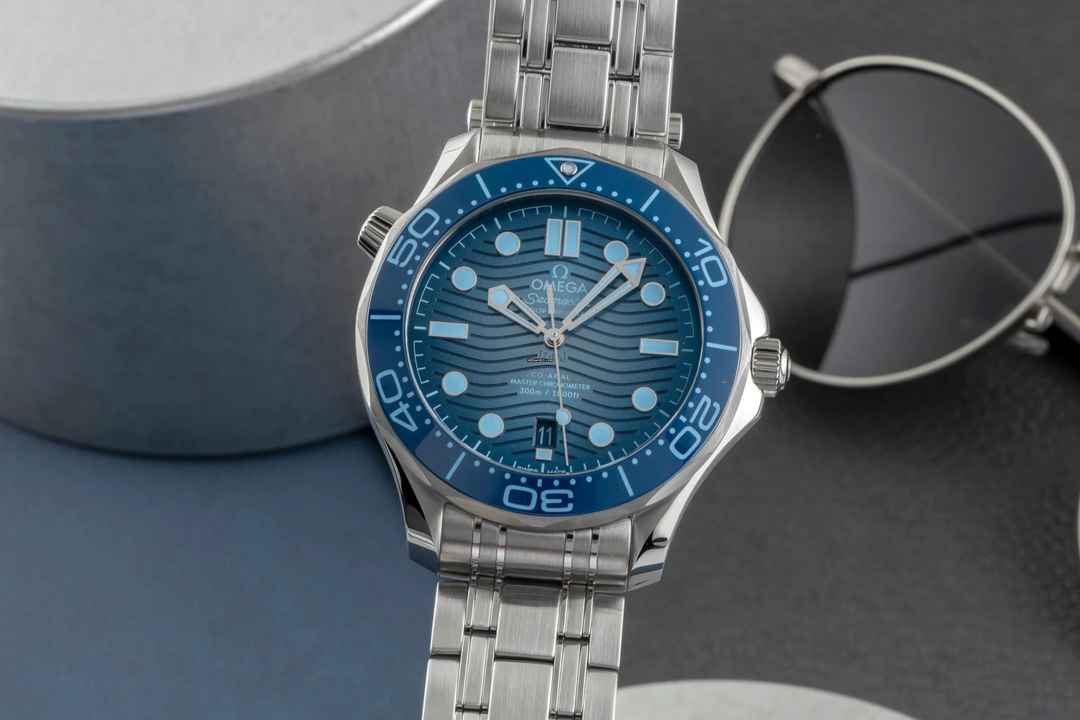  Omega Seamaster Diver 300 M Stahl Automatik Summerblue Ref 210.30.42.20.03.003 B&P 2025 