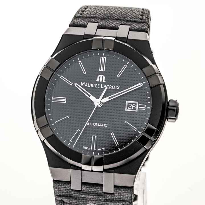  Maurice Lacroix AIKON Automatic – AI6008-PVB01-330-1 – like NEW – 2022 Full Set 