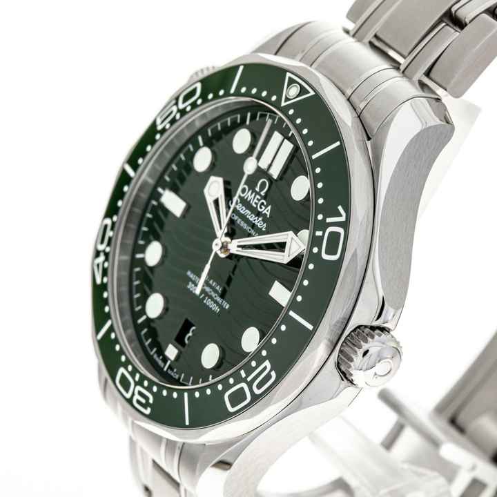  Omega Seamaster Diver 300 M Green – 210.30.42.20.03.002 – like NEW – 01/2025 Full Set 
