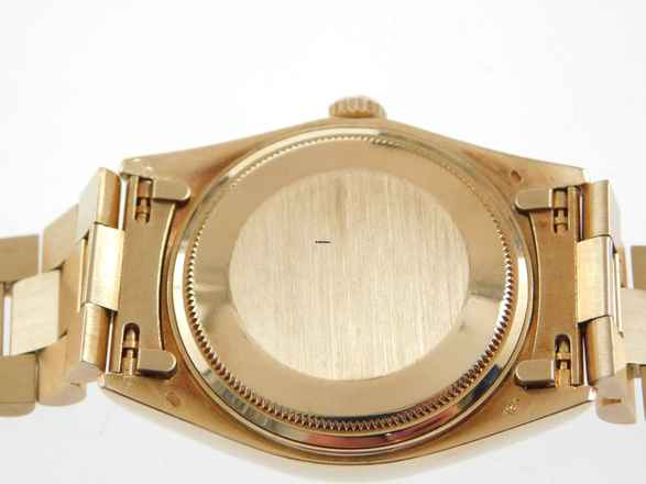  Rolex Day-Date 36 mit Rolex Service Papieren von 2020 Day-Date 18 Karat Gelbgold im Top Zustand blaues Blatt LC 100 deutscher Wochentag 