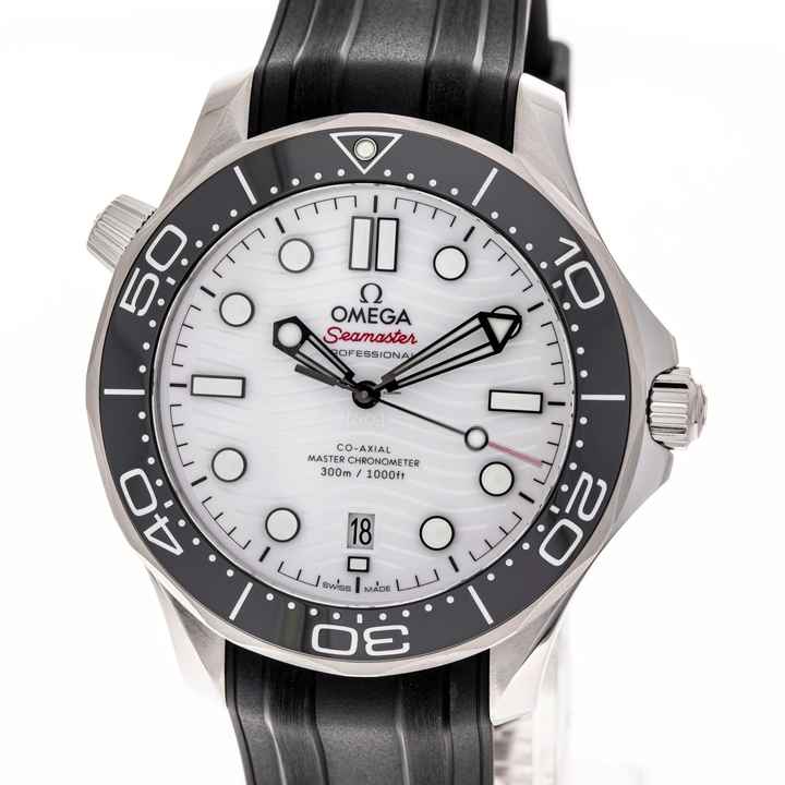  Omega Seamaster Diver 300 M White – 210.32.42.20.04.001 – NEW & Unworn – 10/2025 Full Set 