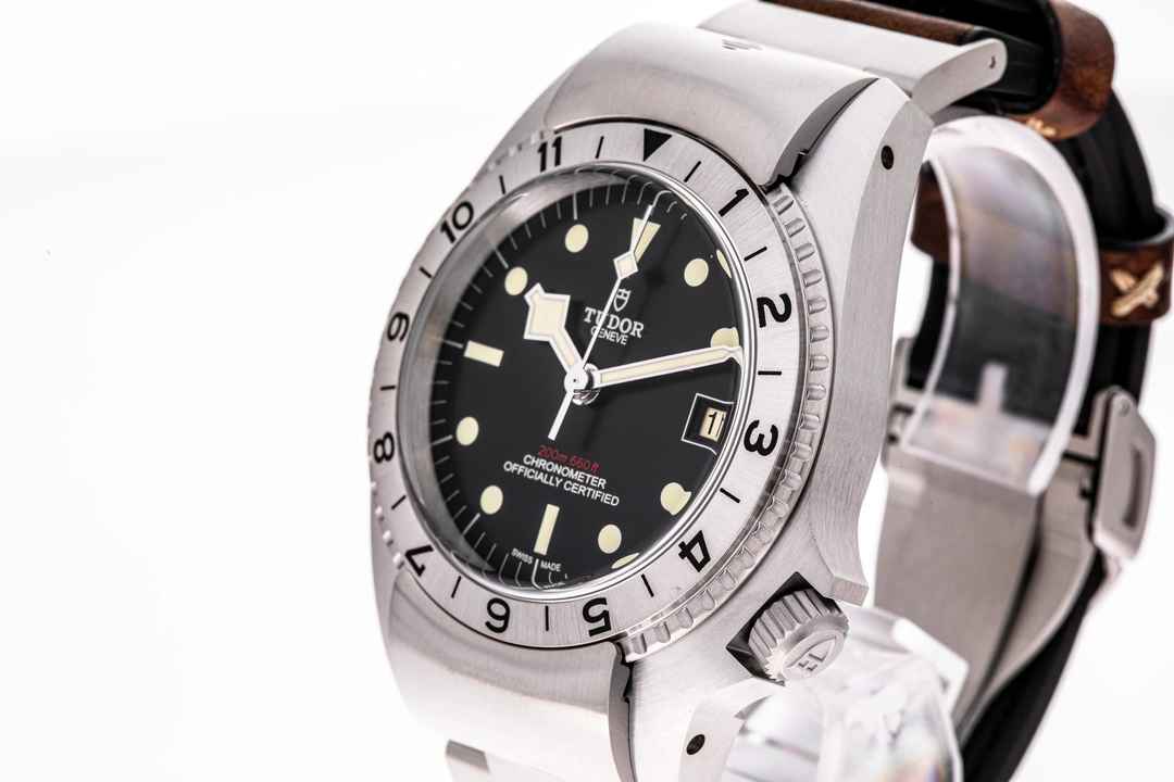  Tudor Black Bay P01 Black 42 – 70150 – like NEW – 2020 Full Set 