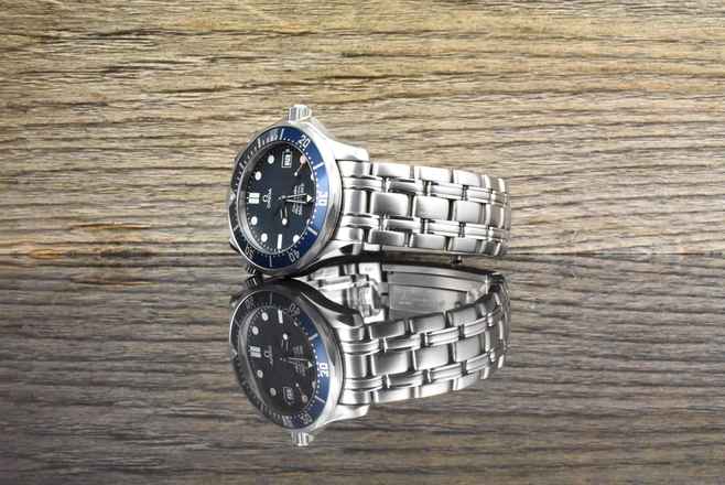  Omega Seamaster Diver 300 M Quarz 36MM James Bond - Blue Wave Dial - Vintage 