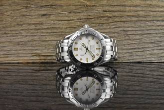 Thumbnail von Omega Seamaster Diver 300 M Professional 300m Mid Size Automatic White Wave Tritium Dial - Vintage 1986