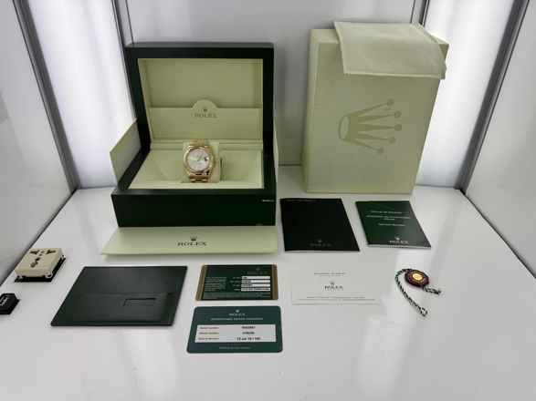  Rolex Day-Date II 41mm Sundust Dial 