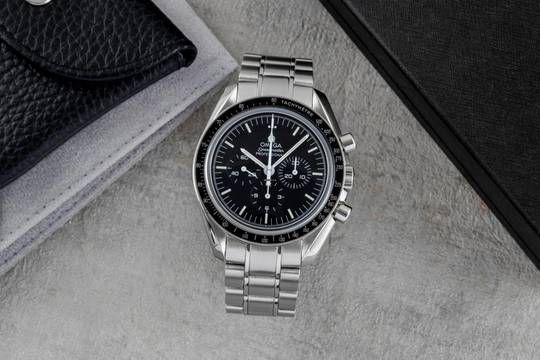  Omega Speedmaster Professional Moonwatch Chronograph Handaufzug Ref. 311.30.42.30.01.006 Box & Papiere 