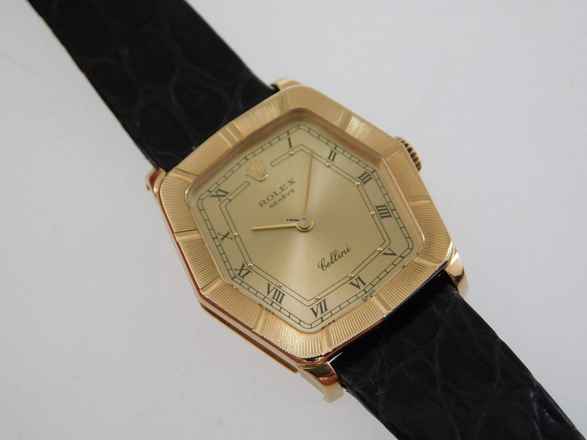  Rolex Cellini 18 Karat Gelbgold Cellini Handaufzug medium Size 24 x 29 mm N.O.S. mit original 18 Kt Schließe Original Band und Box 
