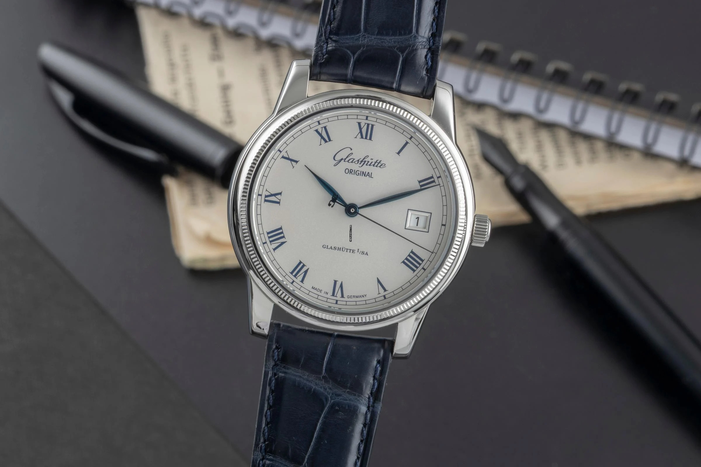 Glashütte Original Senator Automatik Edelstahl Automatik Herrenuhr Ref. 39-11-02-03-04 Klassiker