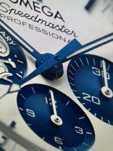 Thumbnail von Omega Speedmaster Professional Moonwatch 310.32.42.50.02.001 Speedmaster 'Silver Snoopy Award' SOFORT VERFÜGBAR Okt. 2025 Sofort verfügbar-Deutsche Auslieferung-Full Set!