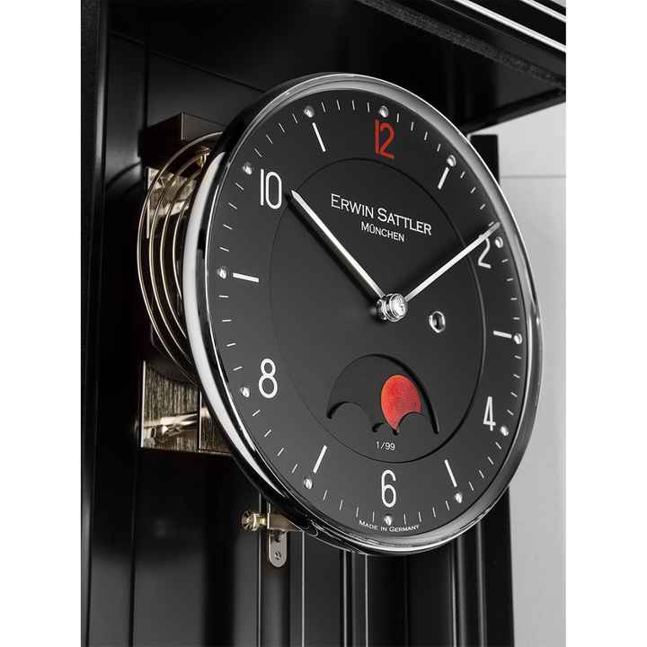 Opus PM 70 III – Blutmond Mondphase - Limitierte Wanduhr mit Schlagwerk & Handmalerei