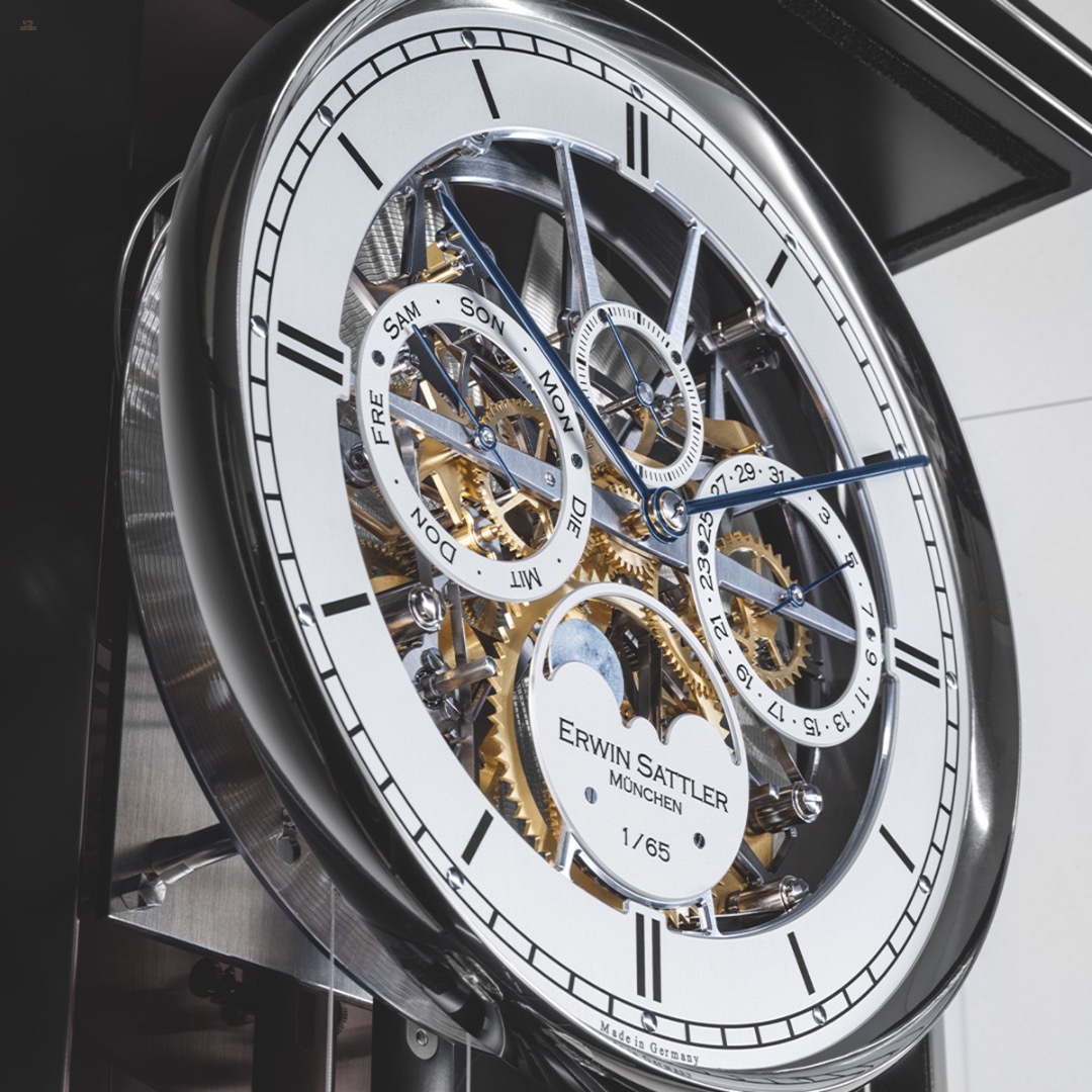 Thumbnail von Aperia III – Limitierte Wanduhr - Skelettiertes Werk - Kalender & Mondphase